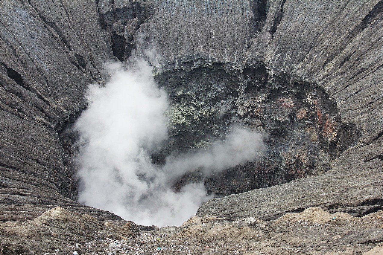 印尼火山最新消息今天，活動與影響分析