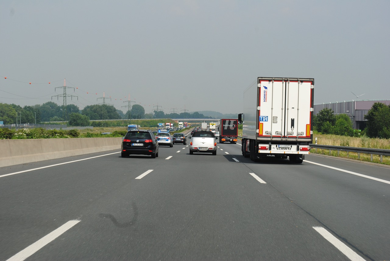 廣東省高速公路養(yǎng)護，保障道路暢通，促進區(qū)域經(jīng)濟發(fā)展