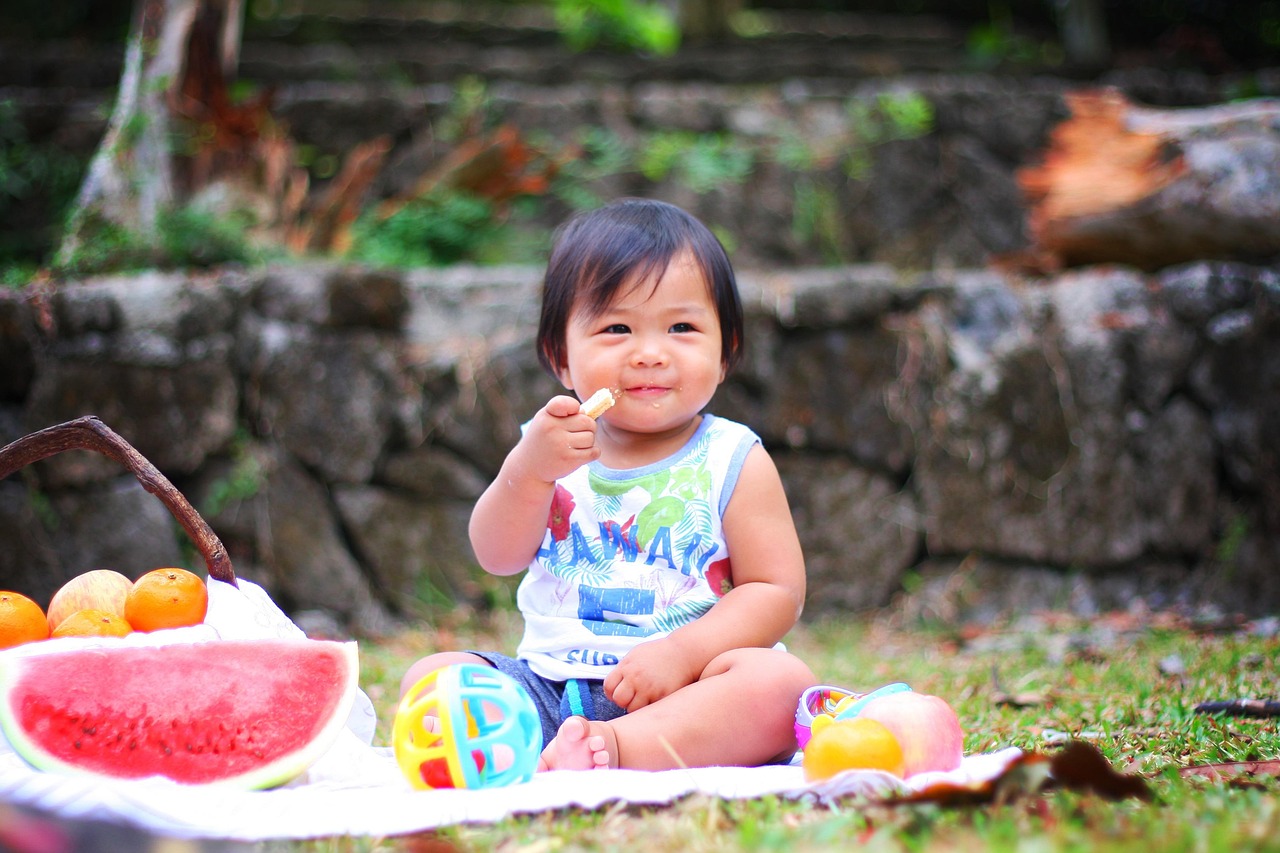 五個(gè)月母乳寶寶輔食添加，營(yíng)養(yǎng)進(jìn)階與成長(zhǎng)里程碑